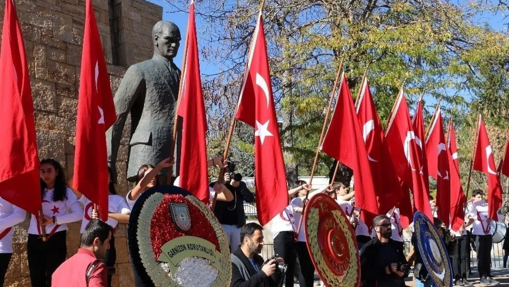 Sivas'ta İstiklal Marşı okunurken hayat durdu
