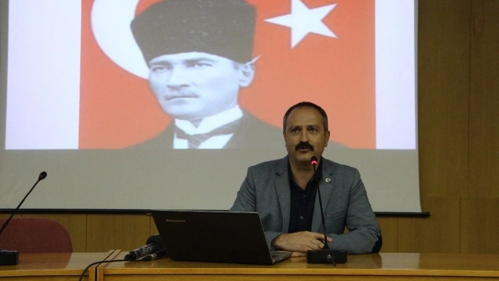 Elazığ'da 'Bir Şiir Atatürk' konferansı