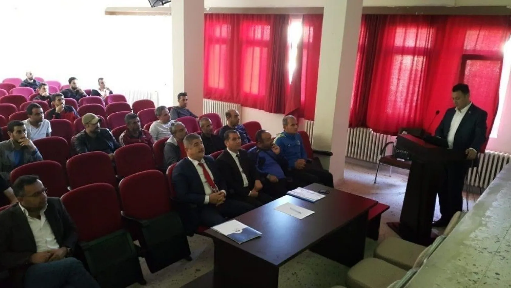 Kahta'da okul sporları faaliyetleri ve madde bağımlılığı toplantısı yapıldı
