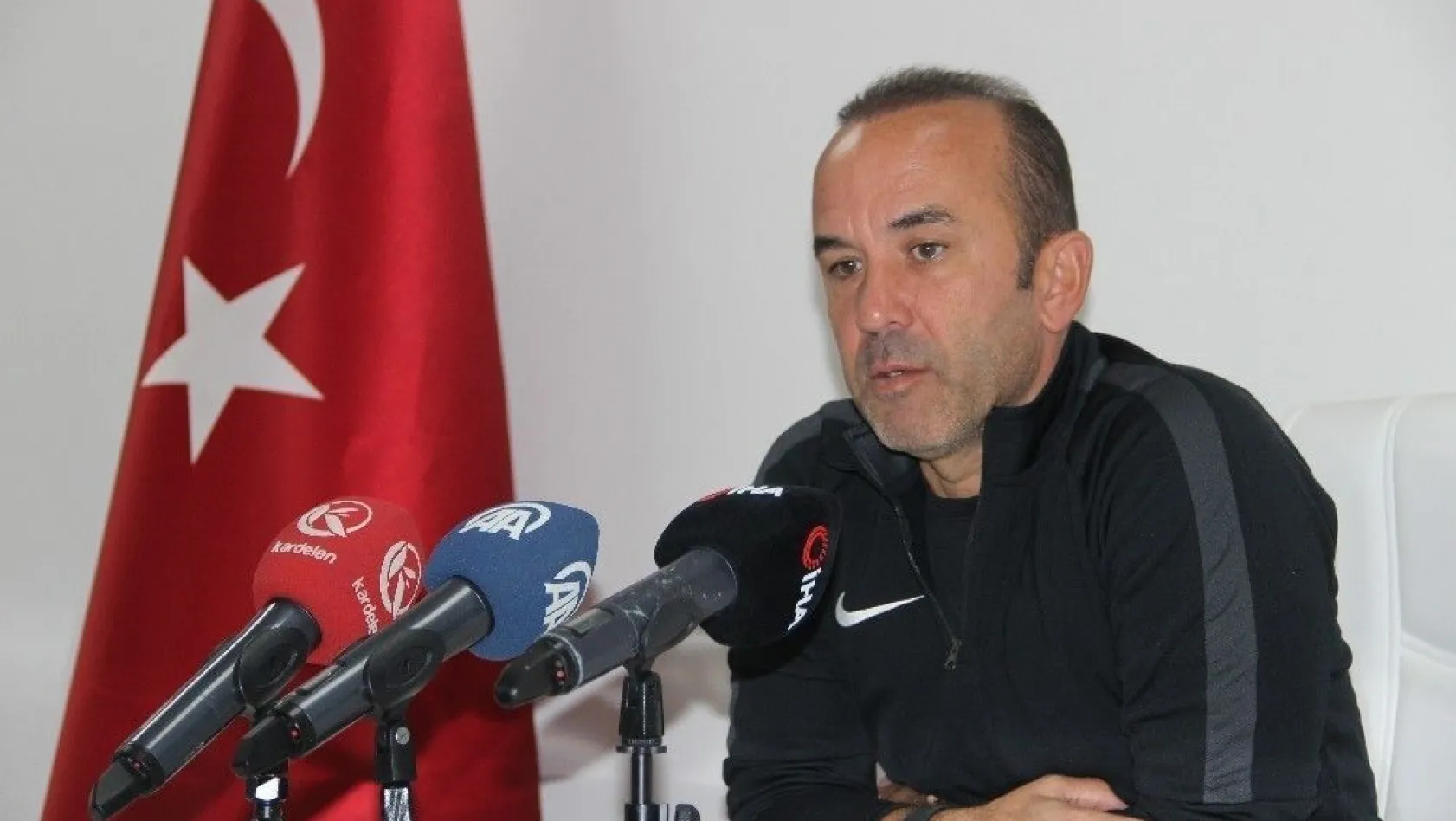 Mehmet Özdilek: 'Kasımpaşa maçında hakem kararları maçın önüne geçti'
