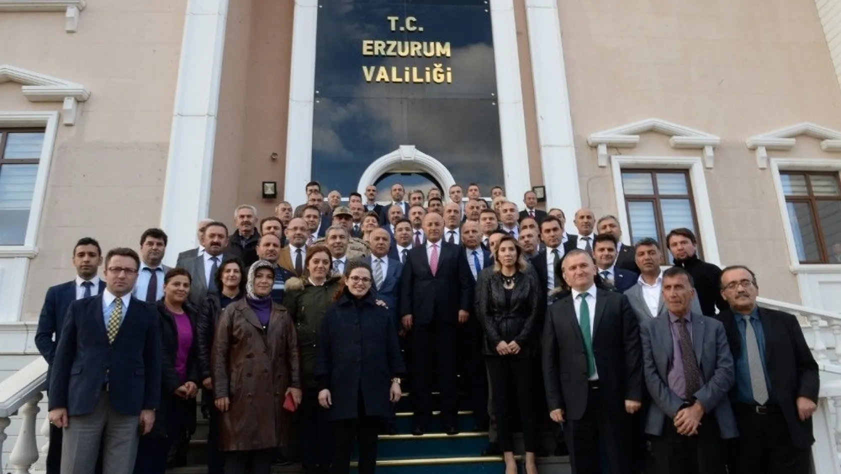 Vali Seyfettin Azizoğlu'ndan veda mesajı: 'Her insana Erzurum'a vali olarak hizmet etmek nasip olmaz'
