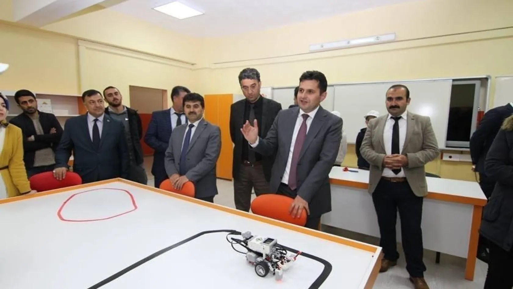 Şenkaya YİBO'ya robotik sınıf açıldı
