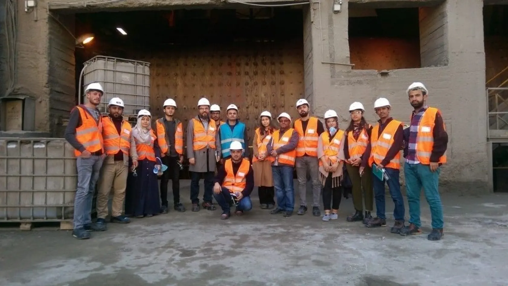 Üniversite öğrencileri çimento fabrikasına teknik gezi düzenledi
