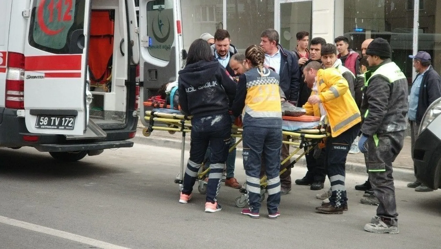Asansör boşluğuna düşen Azeri işçi yaralandı
