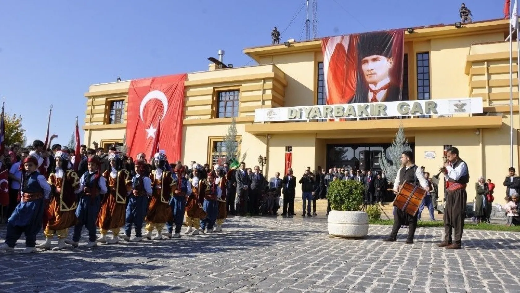 Atatürk'ün Diyarbakır'a gelişinin 81'inci yılı coşkuyla kutlandı
