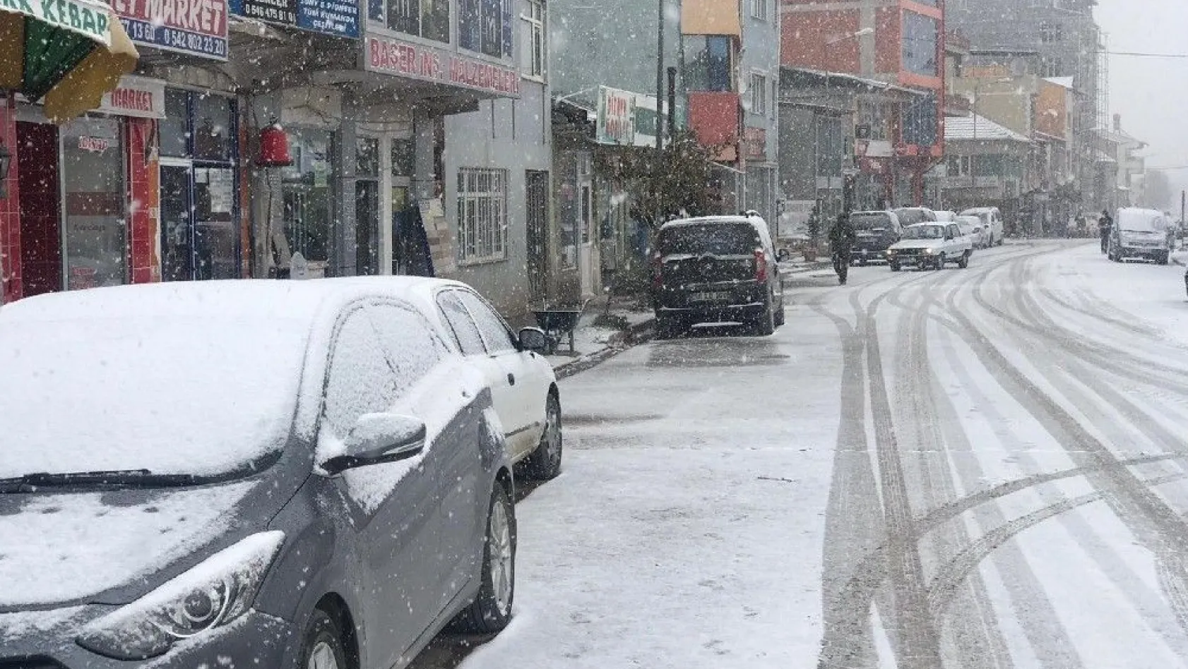 Sivas'ta kar yağışı etkili oluyor
