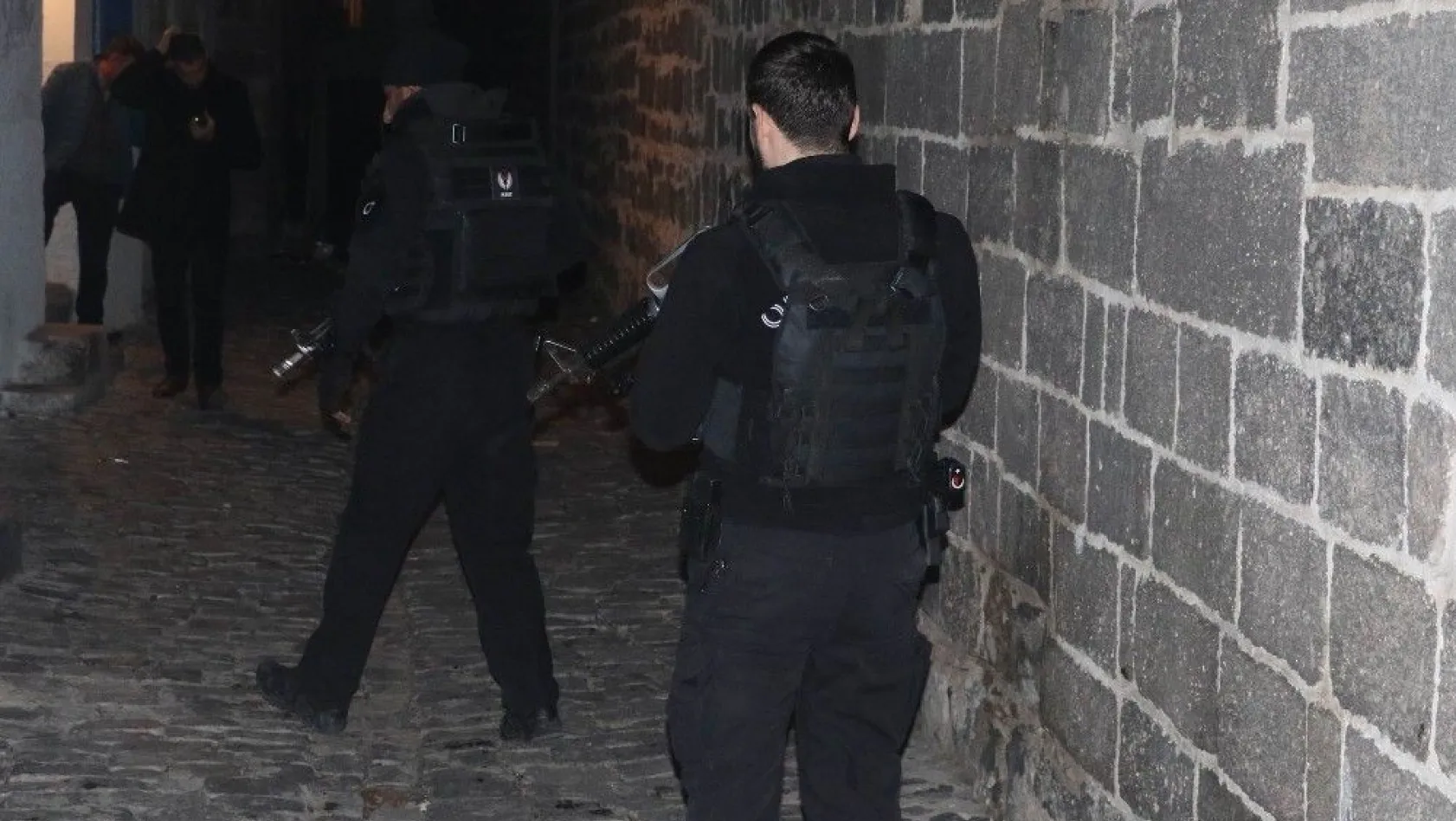 Diyarbakır'da silahlı çatışma: 2 ölü, 2 yaralı