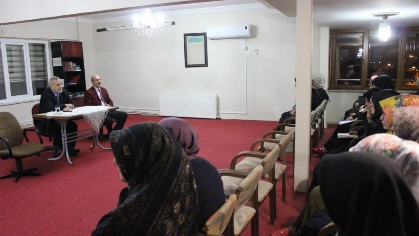 Müftü Çetin, Kız Kur'an Kursu öğrencileriyle sohbet gerçekleştirdi
