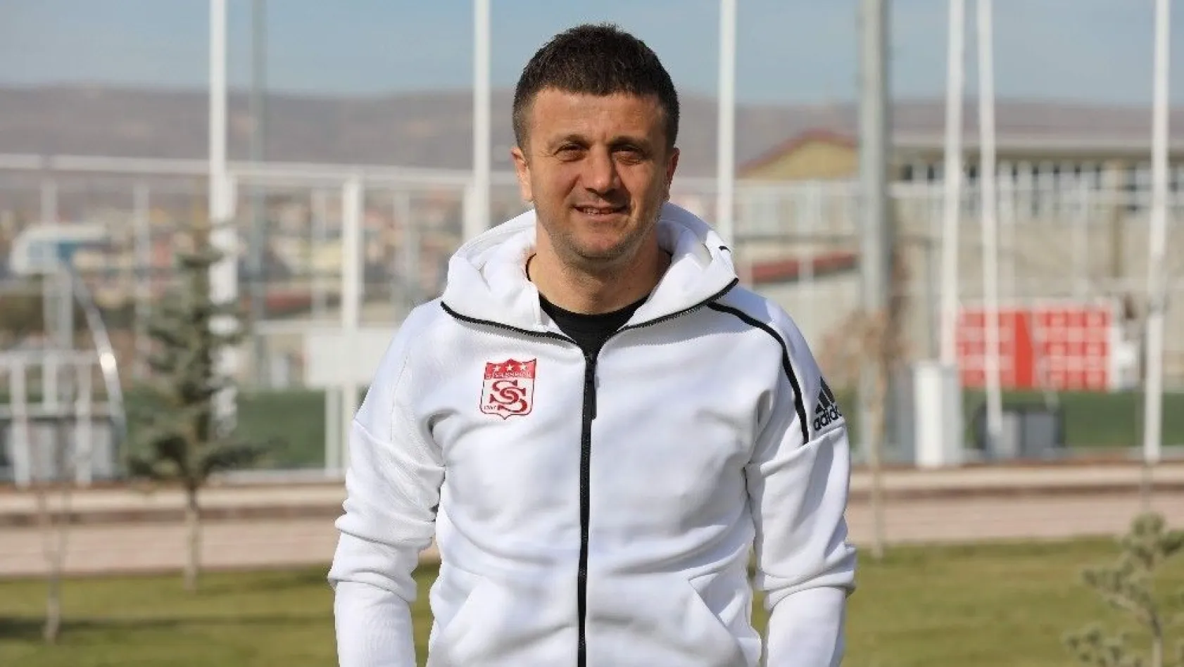 Sivasspor'un yeni teknik direktörü Hakan Keleş oldu
