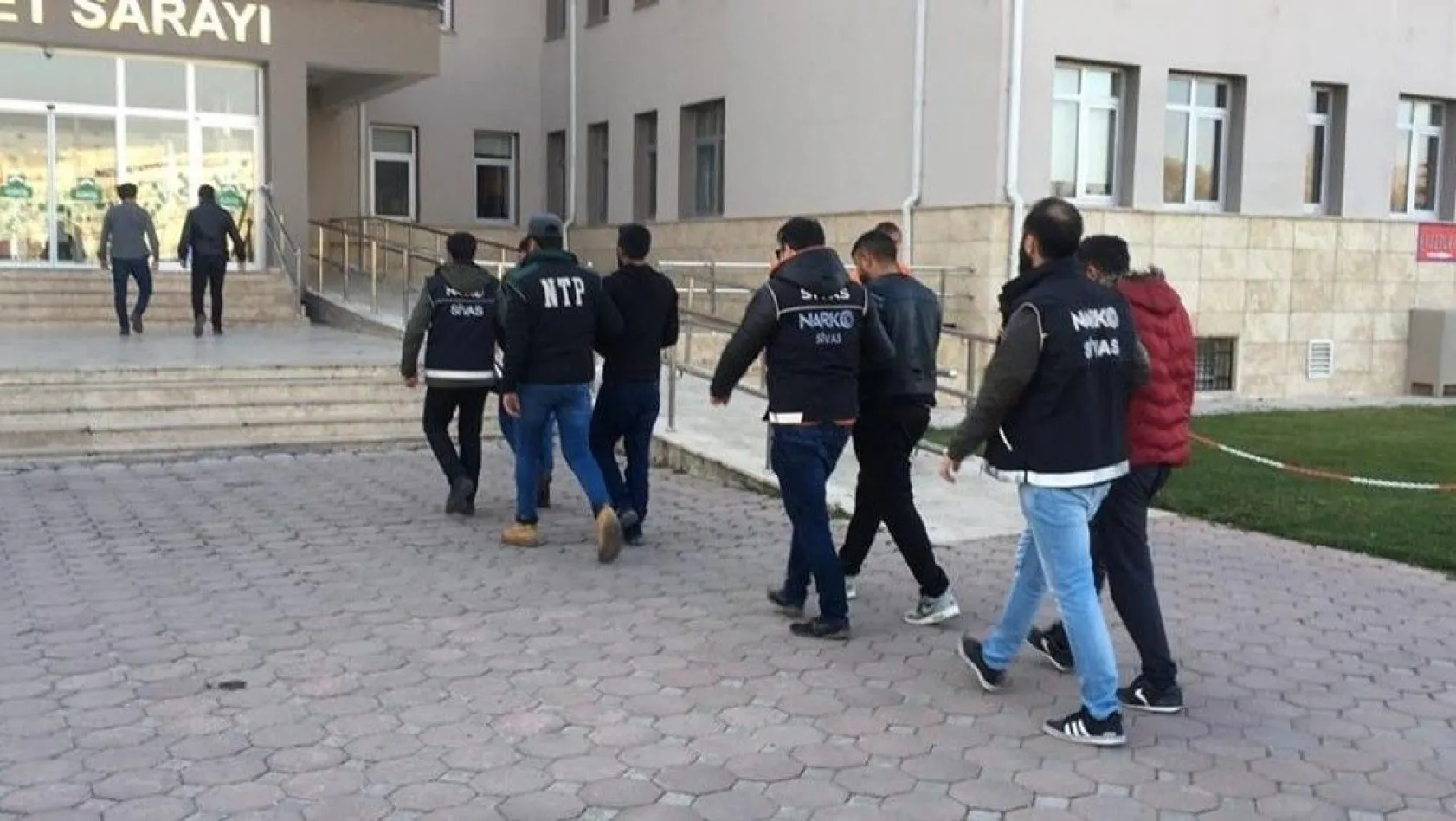 Sivas'ta uyuşturucu operasyonu: 7 tutuklama
