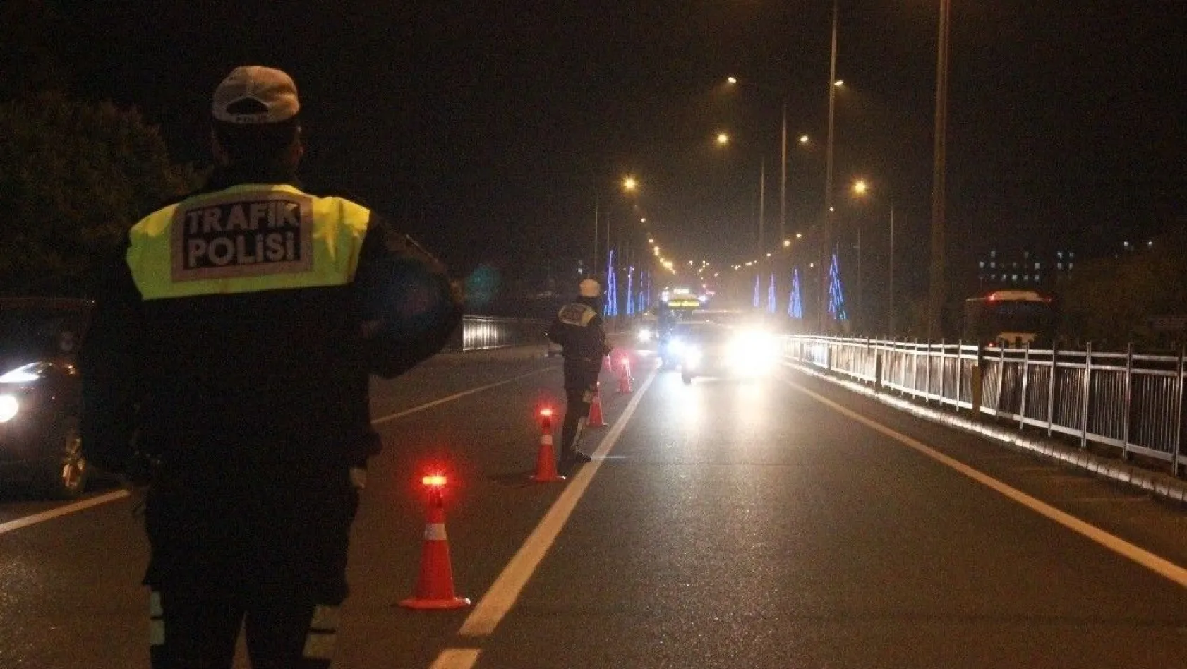 Bingöl polisi gece uygulamasıyla sürücüleri uyardı
