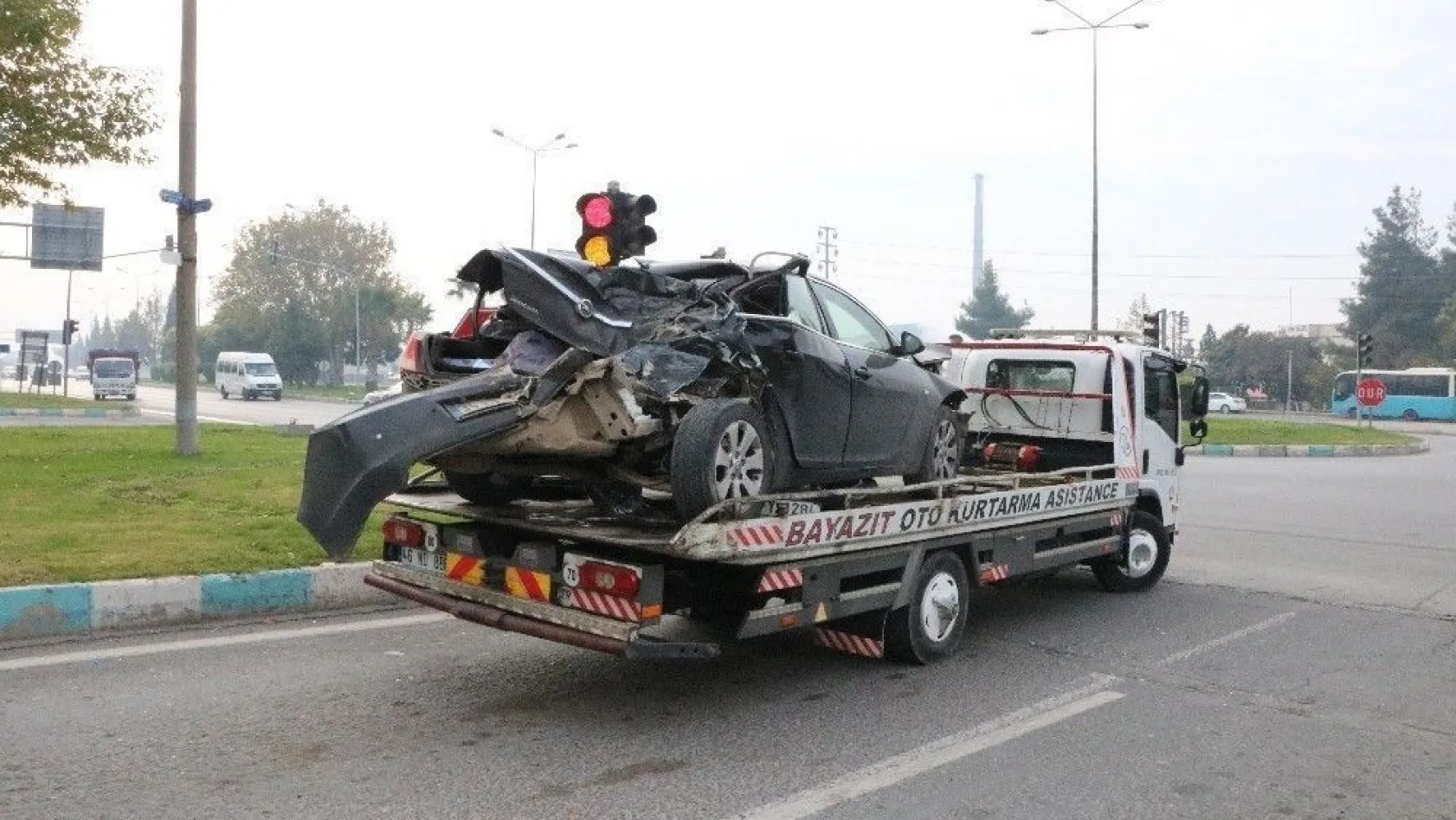 Zincirleme trafik kazası! 10 araç birbirine girdi