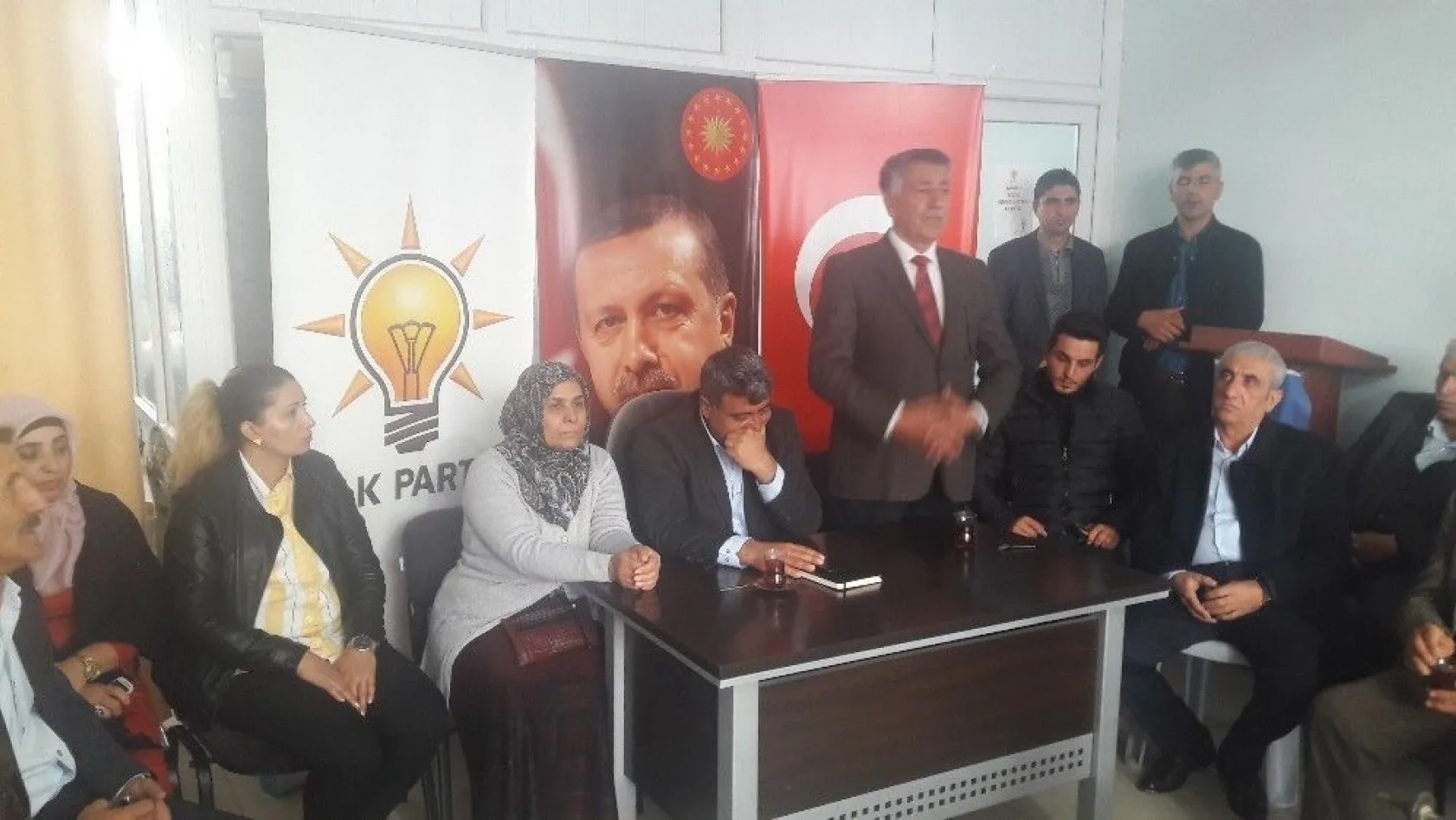 CHP'den istifa edip AK Parti'ye geçti
