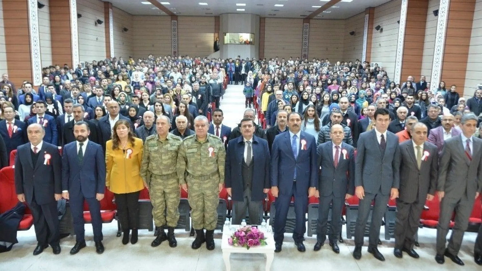 Erzincan'da 24 Kasım öğretmenler günü kutlandı
