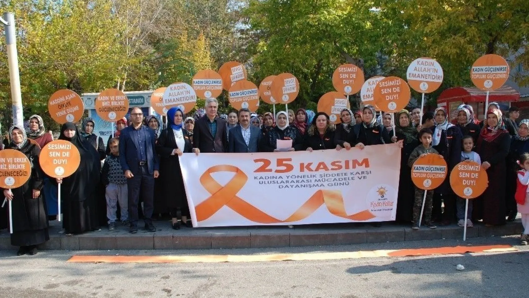 AK Parti'den 25 Kasım Kadına Yönelik Şiddetle Mücadele etkinliği
