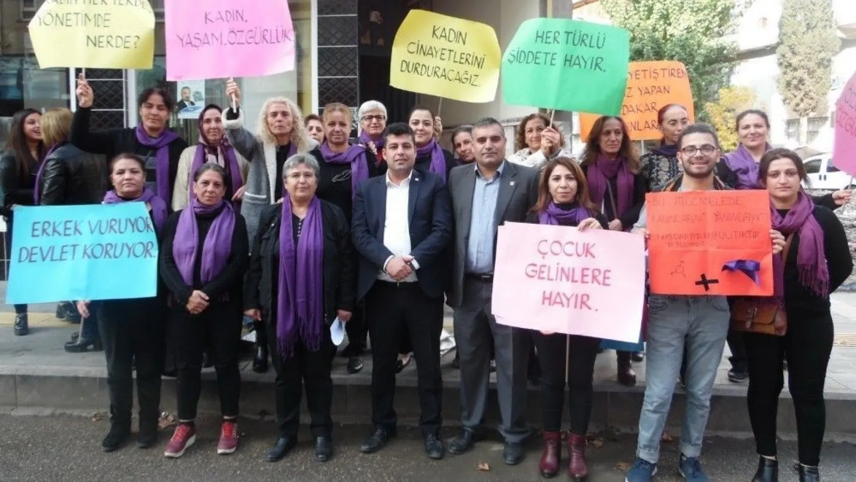 CHP'li kadınlardan 24 Kasım Kadına Yönelik Şiddet  Mücadele etkinliği
