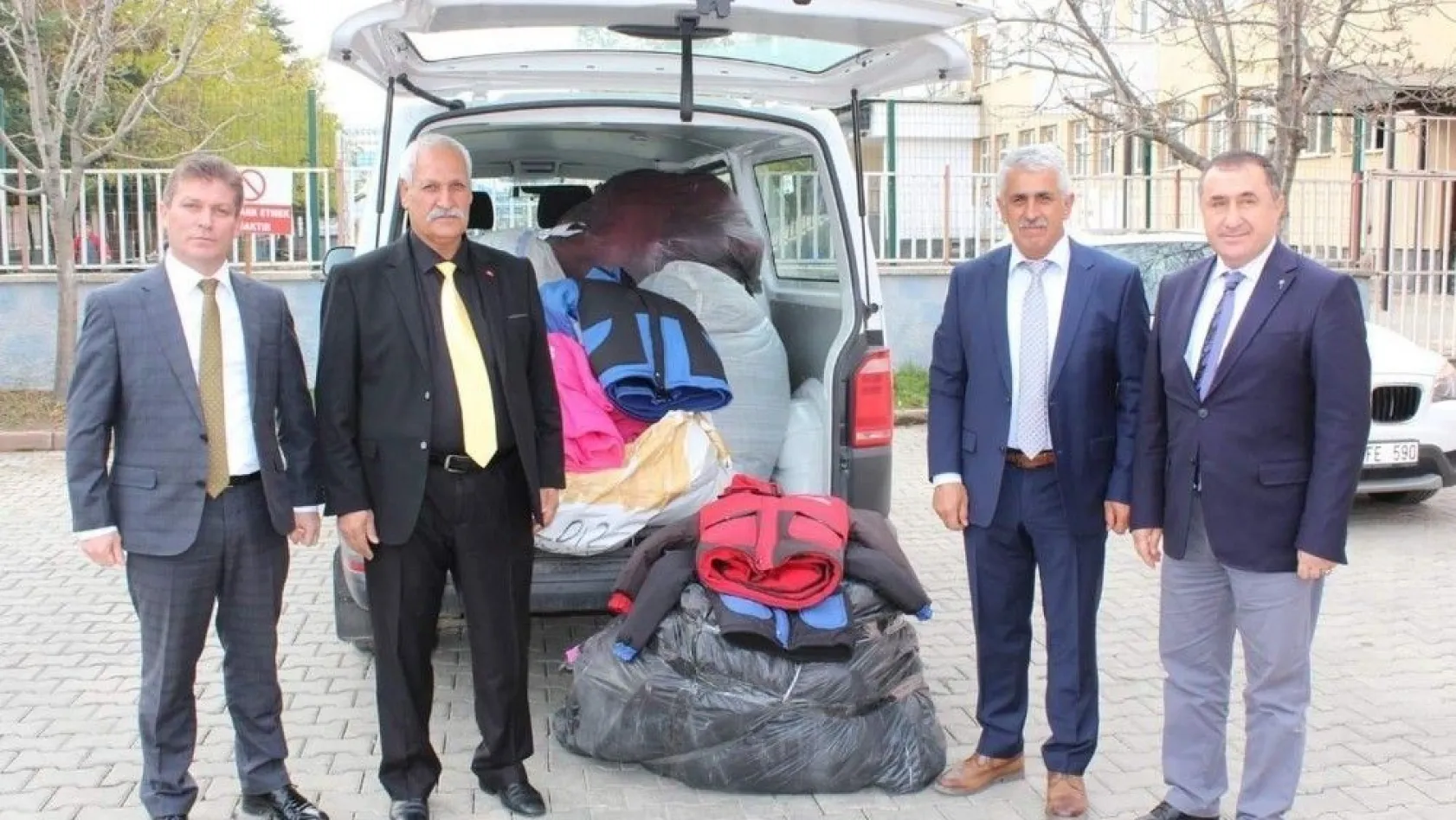 Tunceli'de 700 öğrenciye mont
