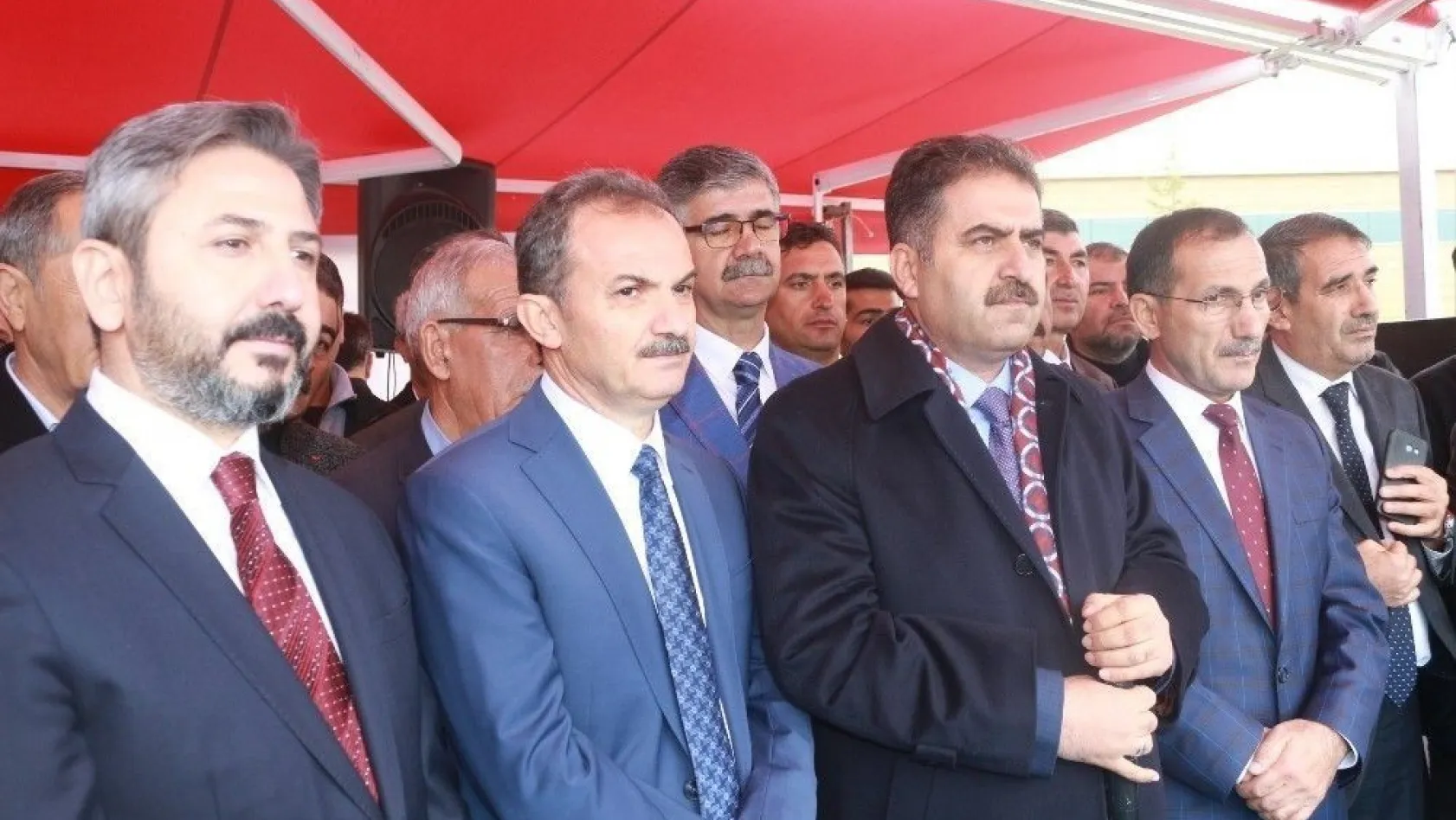 AK Parti belediye başkan adayına miting havasında karşılama
