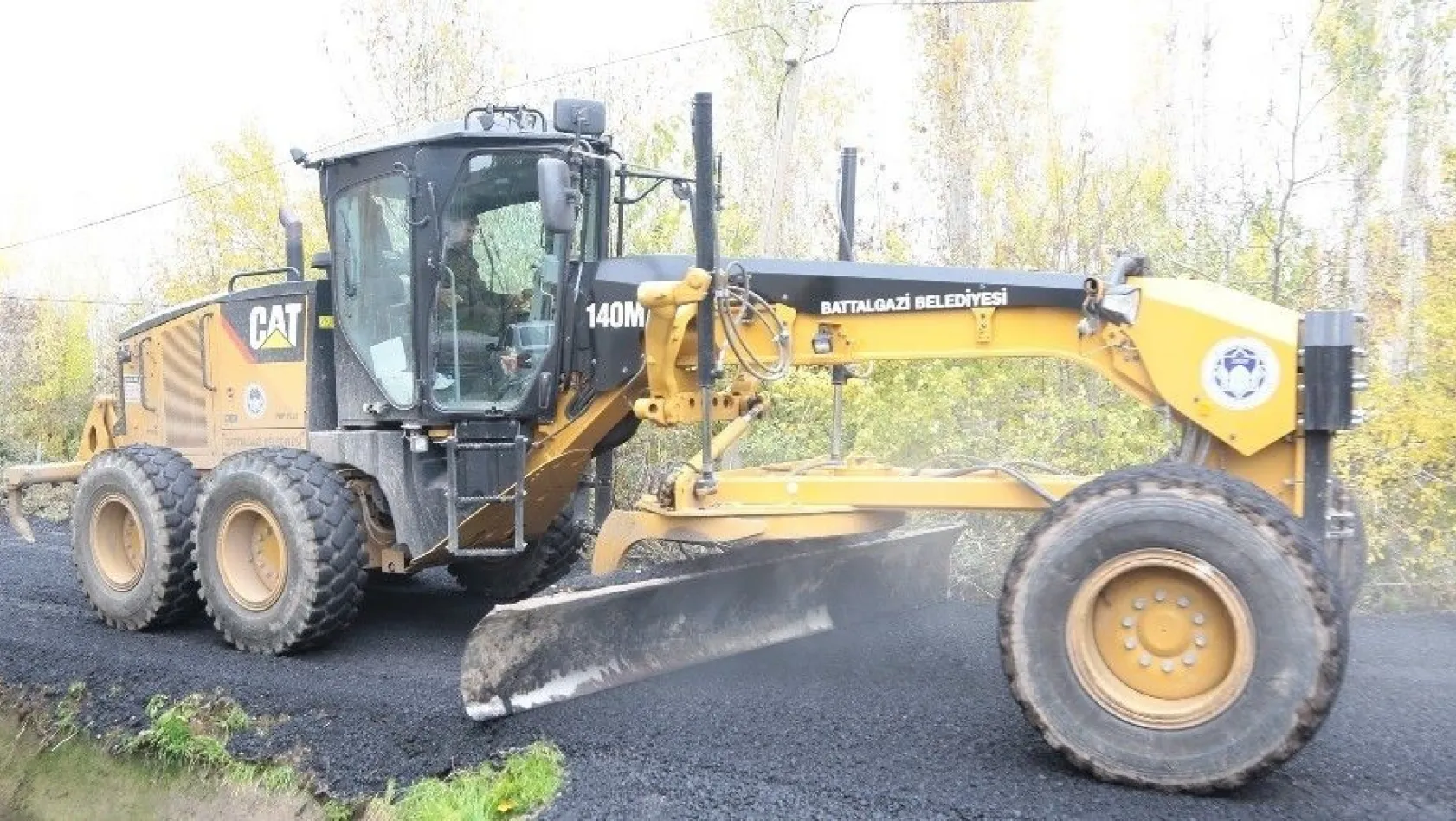 Battalgazi Belediyesi, asfalt çalışmalarını aralıksız sürdürüyor
