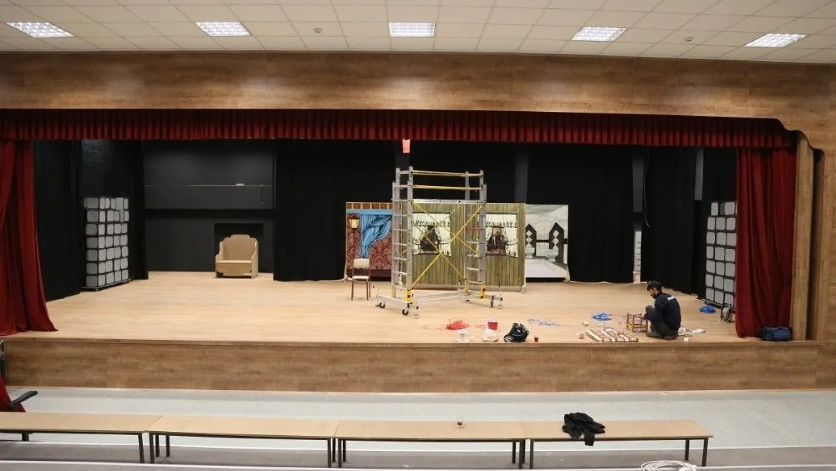 Erzincan Belediyesi Tiyatro Salonu yapıyor
