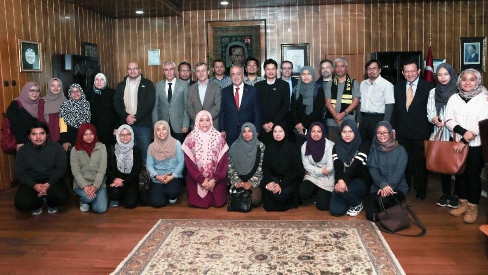 Malezya Putra Üniversitesi akademisyen ve öğrencileri Atatürk Üniversitesi'nde

