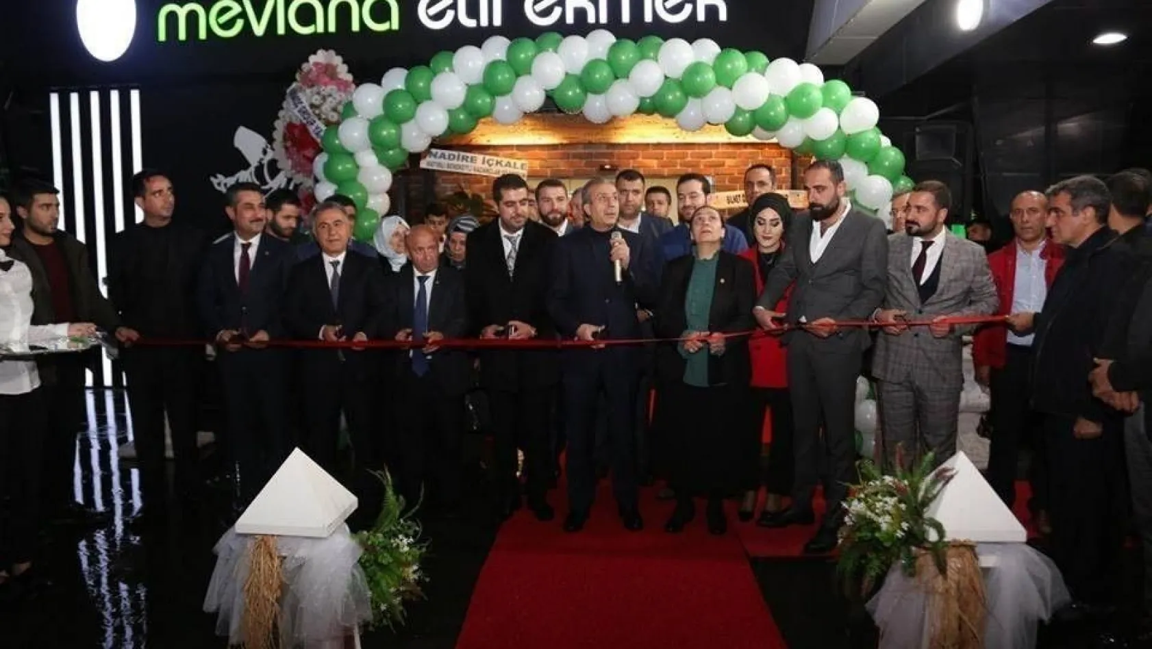 Diyarbakır'da ilk etli ekmek lokantası dualarla açıldı
