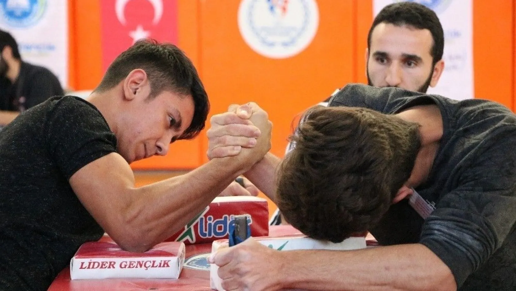 Kahramanmaraş'ta bilek güreşi turnuvası
