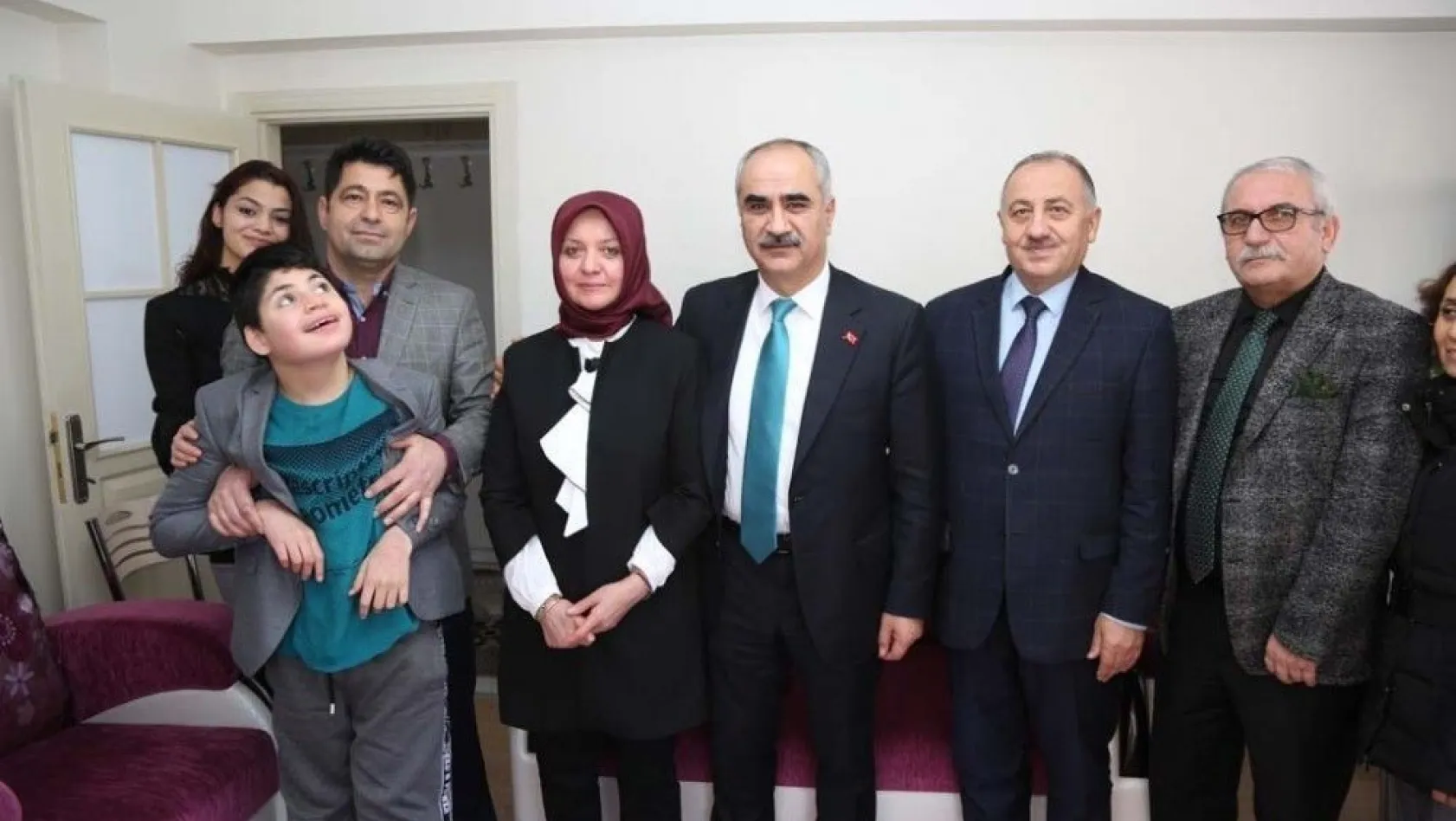 Başkan Aydın, engelli aileleri ziyaret etti
