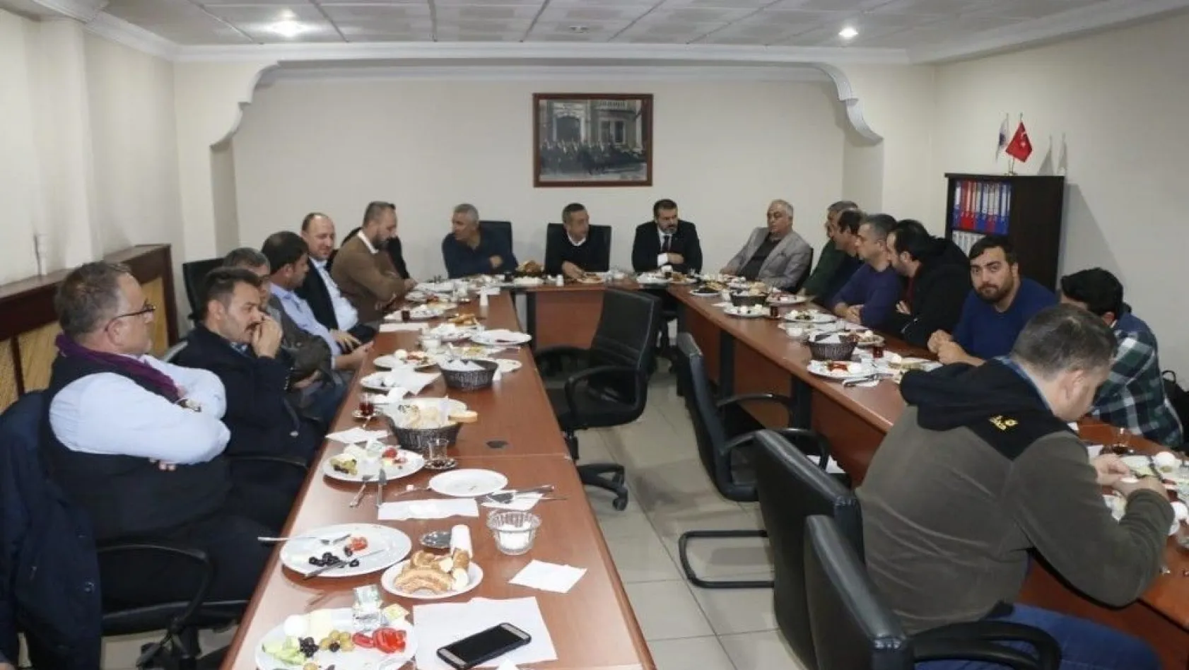 Erzincan TSO Yönetimi ile basın mensupları kahvaltılı toplantıda buluştu
