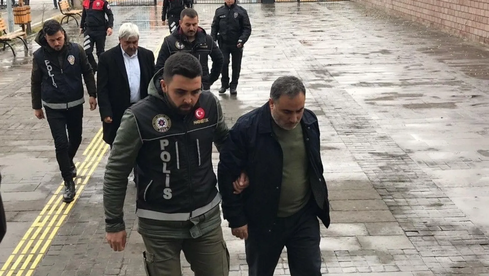 Erzincan'daki uyuşturucu operasyonuyla ilgili 6 kişi adliyeye sevk edildi

