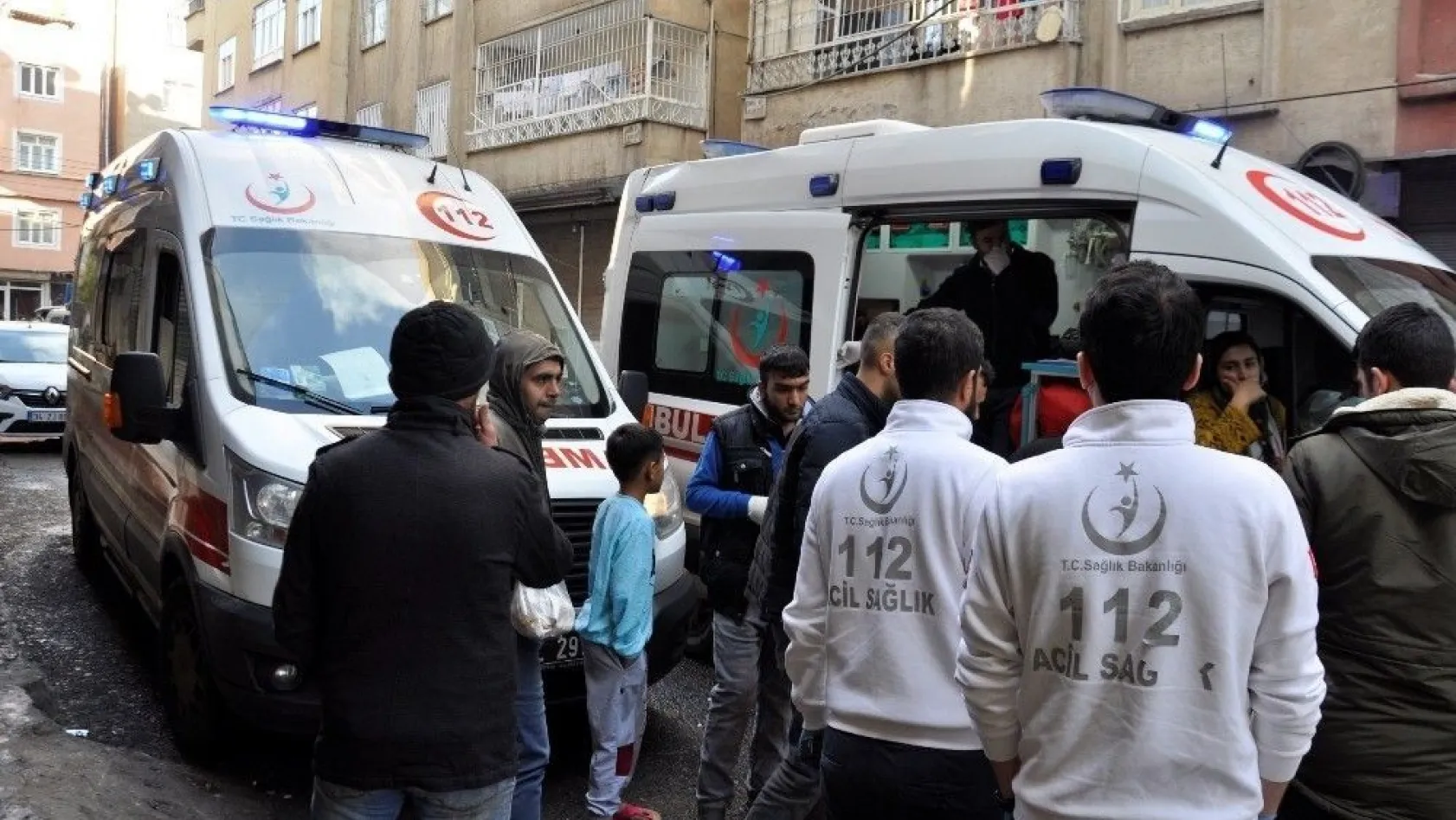 Diyarbakır'da karbonmonoksit zehirlenmesi: 4 kişi hastaneye kaldırıldı
