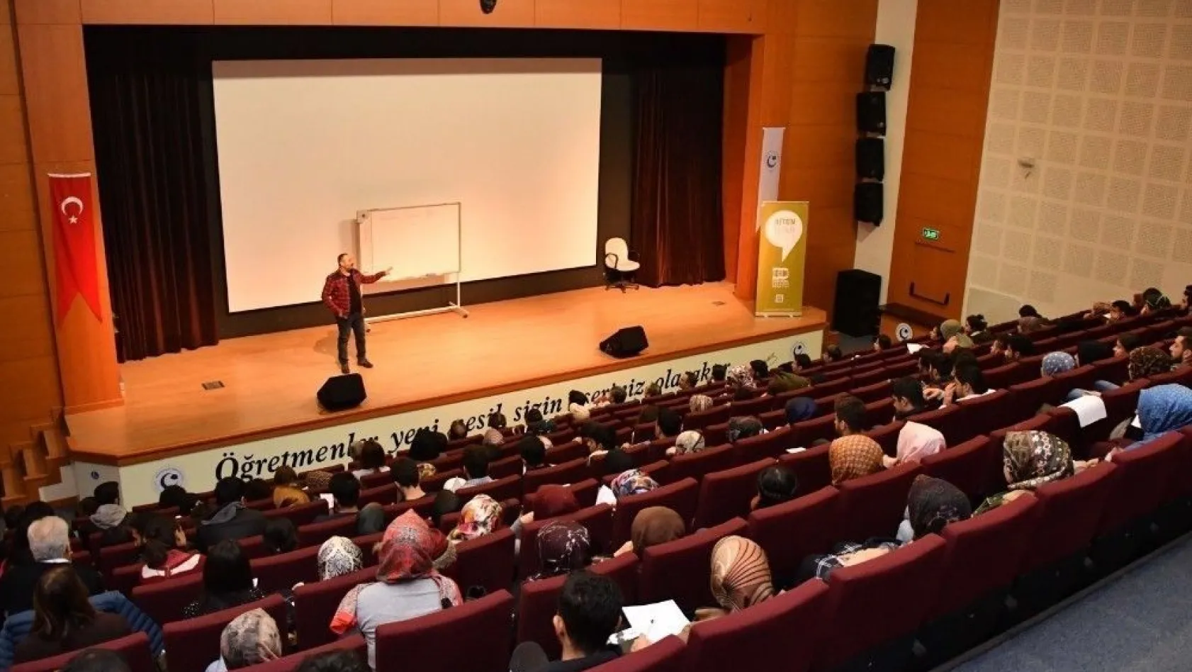 'İletişimde Ustalık Zirvesi' konulu seminer düzenlendi
