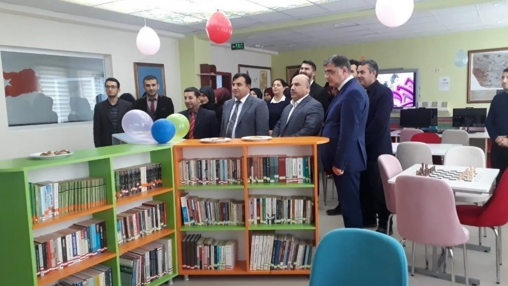 Gerger ilçesinde 'Z' Kütüphane açıldı

