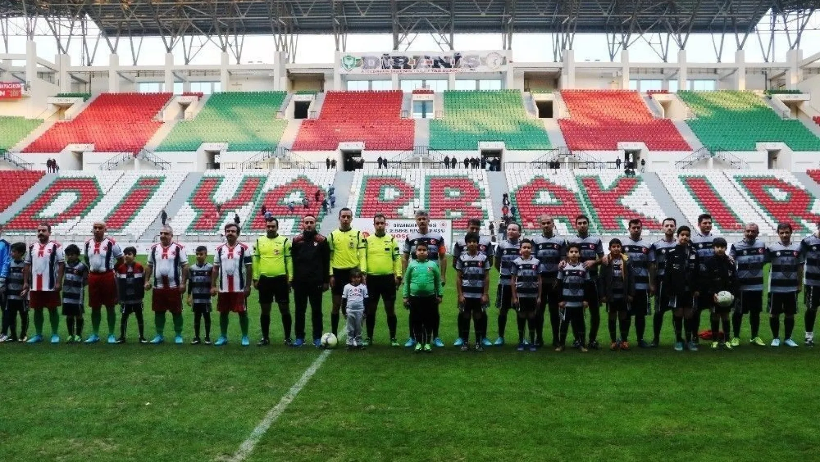 Diyarbakır'da gösteri maçı düzenlendi
