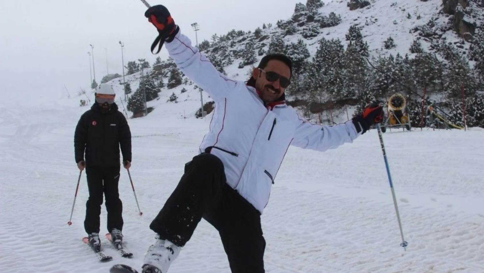 Erzincan Ergan Dağı Kayak Merkezinde kayak sezonu açıldı
