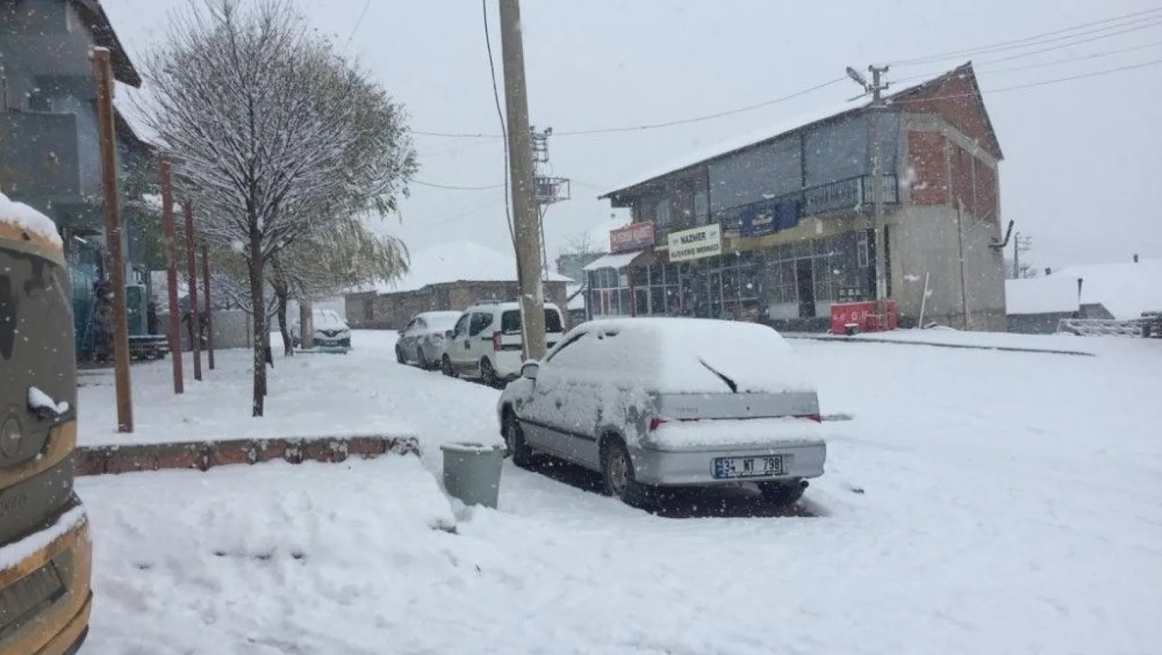 Bingöl'ün ilçelerinde kar yağışı etkili olmaya başladı