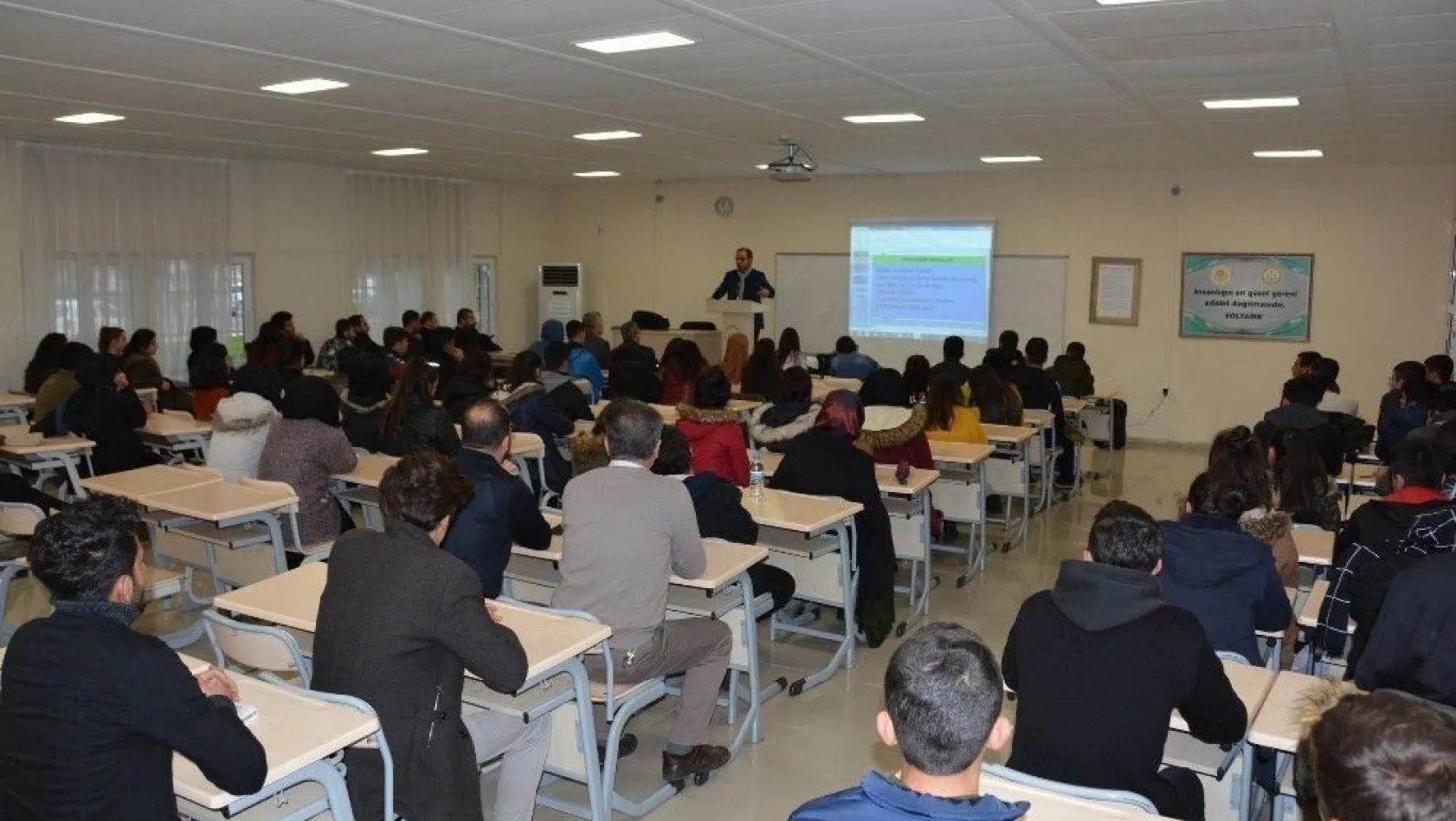 DÜ Adalet Meslek Yüksekoukul'nda 'kariyer' konferansı düzenlendi
