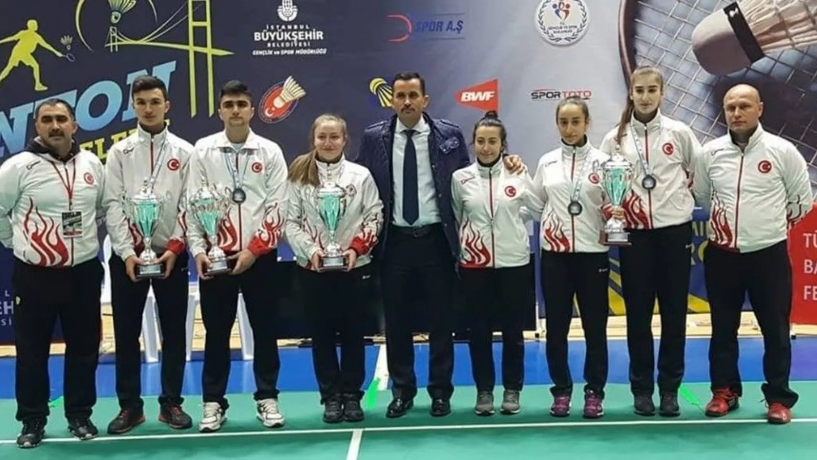 Milli badmintoncular yeni bir başarıya daha imza attılar
