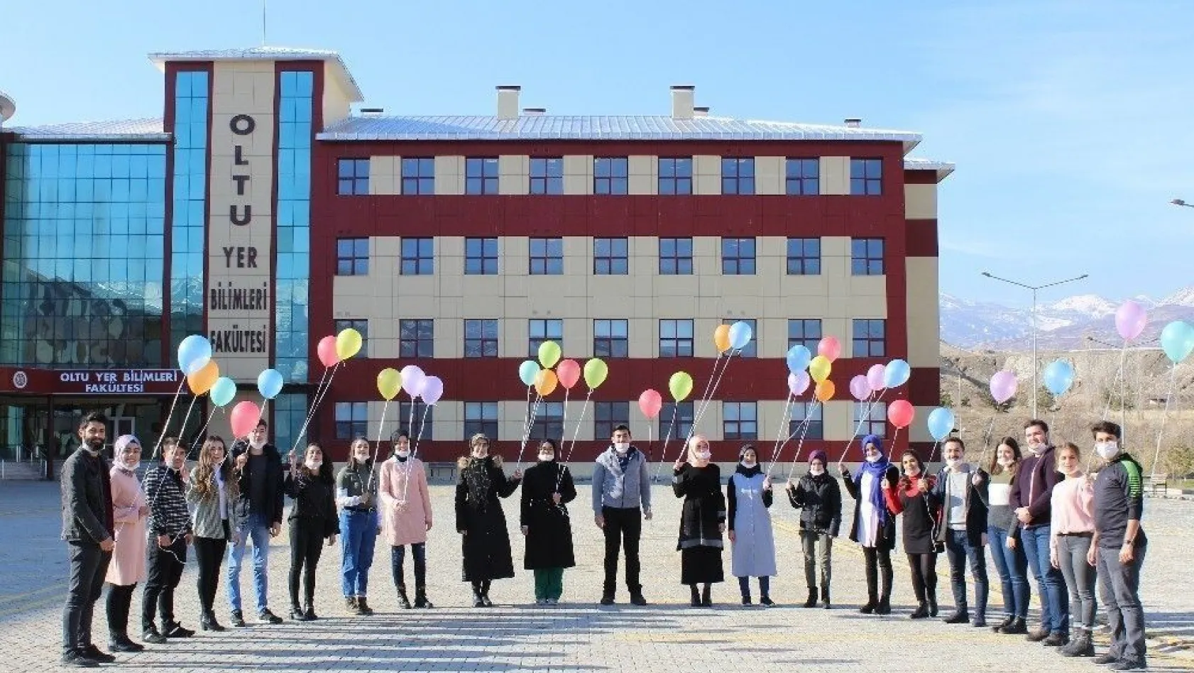 Atatürk Üniversitesi Sosyal Hizmet Kulübü üyelerinden örnek davranış
