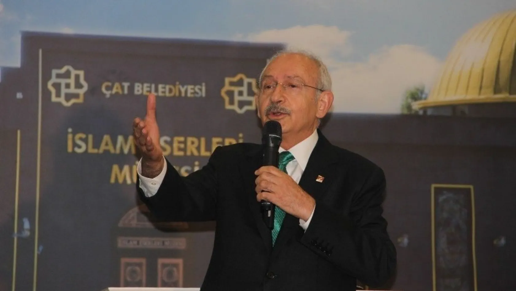 CHP Genel Başkanı Kılıçdaroğlu, STK temsilcileri ve muhtarlarla buluştu
