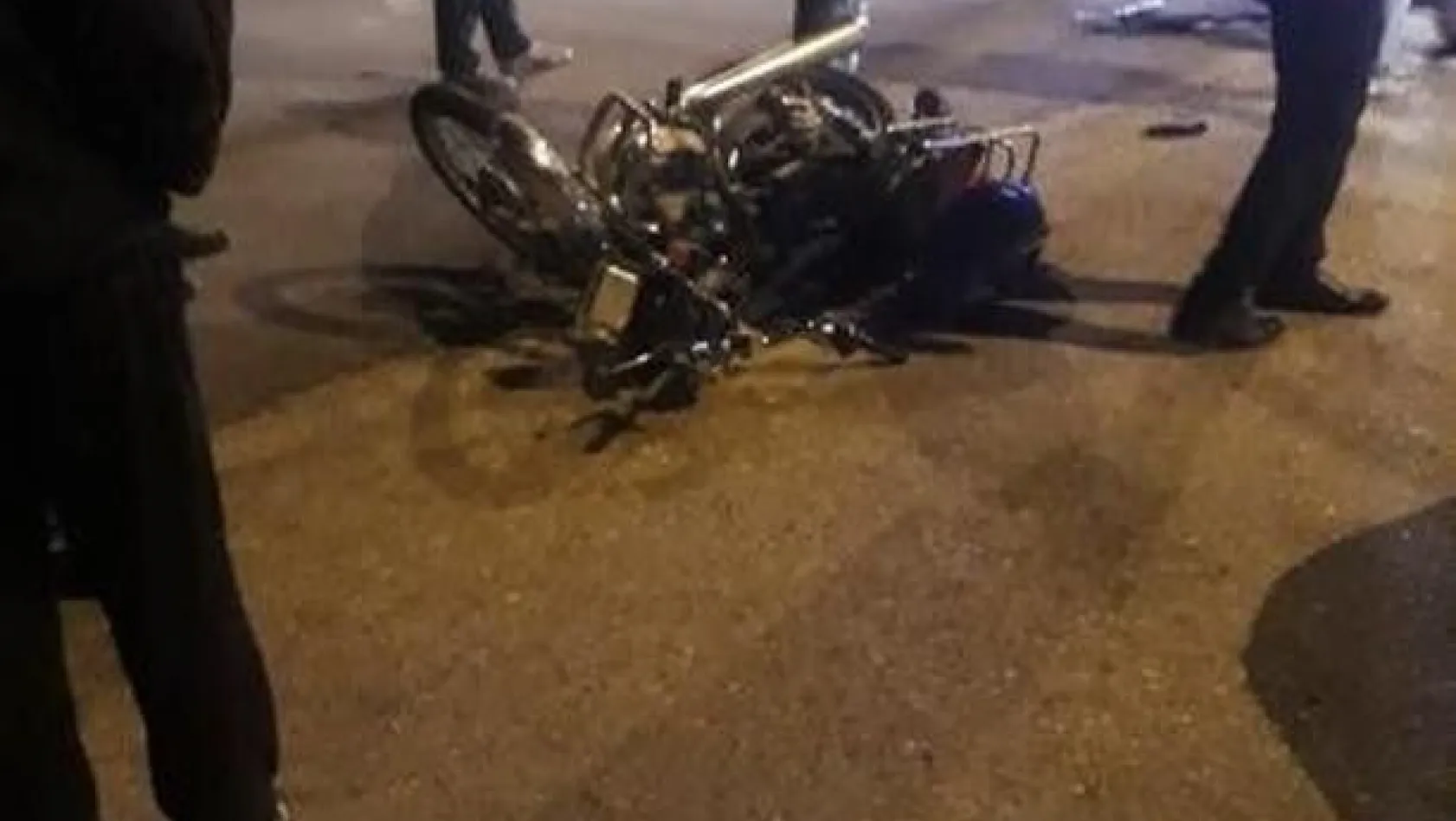 Motosiklet ile otomobil çarpıştı: 2 Yaralı
