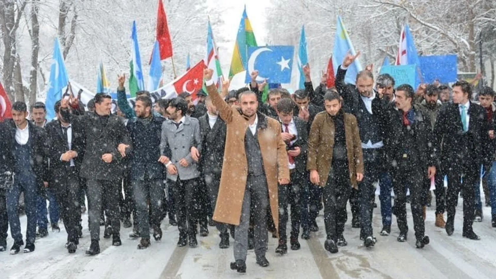Doğu Türkistan için yürüdüler
