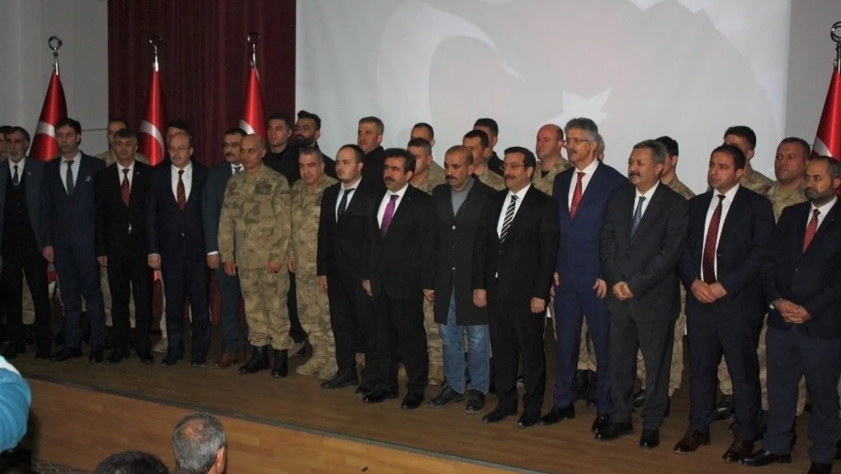 Diyarbakır'da güvenlik güçlerine taktir ve başarı belgesi verildi
