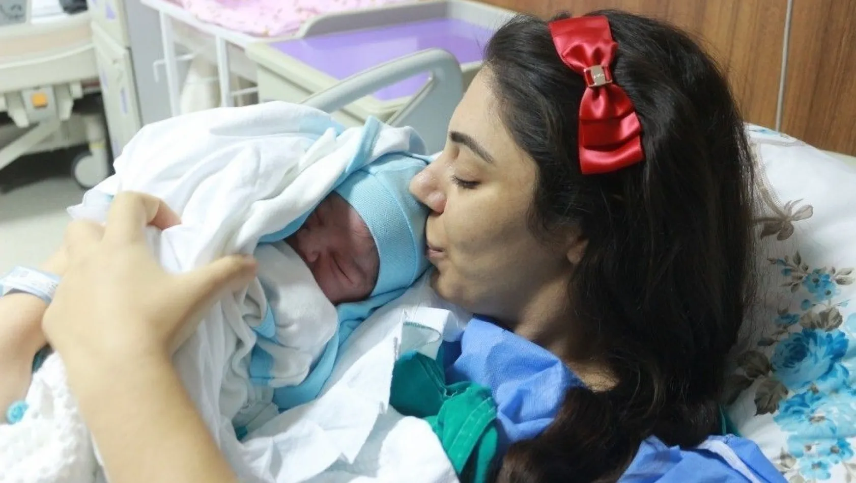 Adıyaman'da yeni yıl bebeği 'Ali Asaf' bebek oldu
