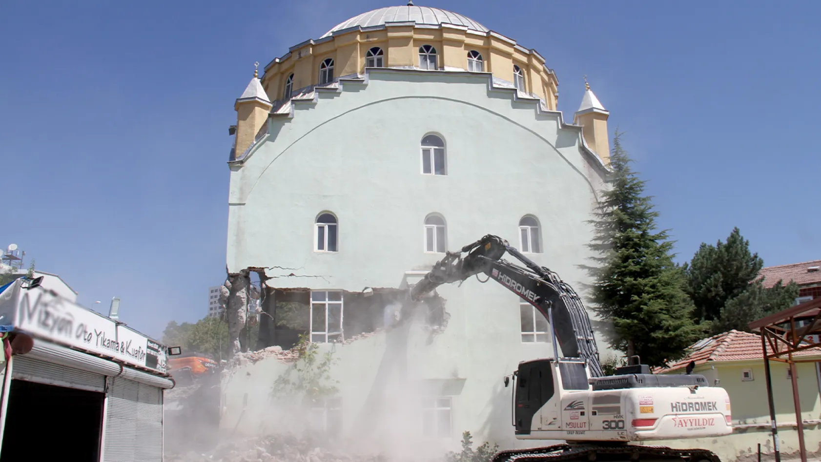 50 yıllık cami yıkılıyor