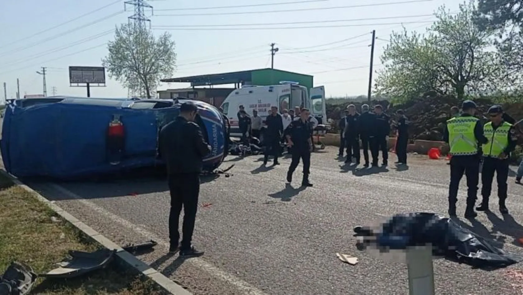 Adana'da askeri araç kaza yaptı!