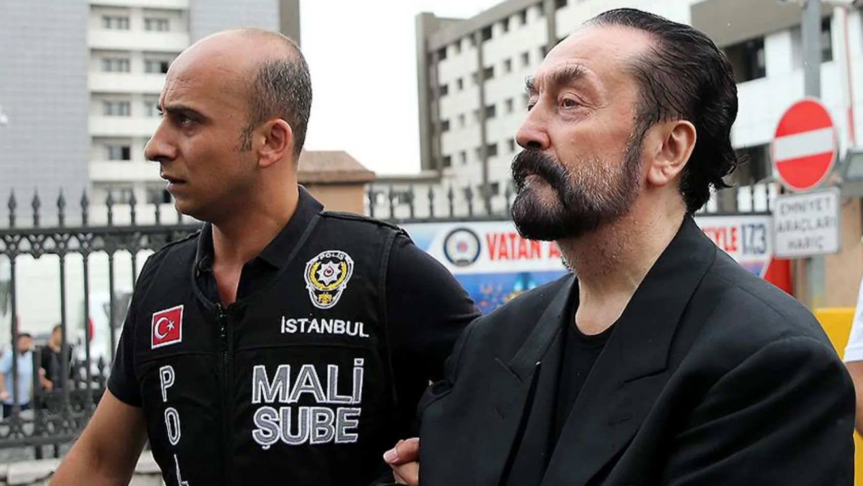 Adnan Oktar'ın hapis cezası onandı