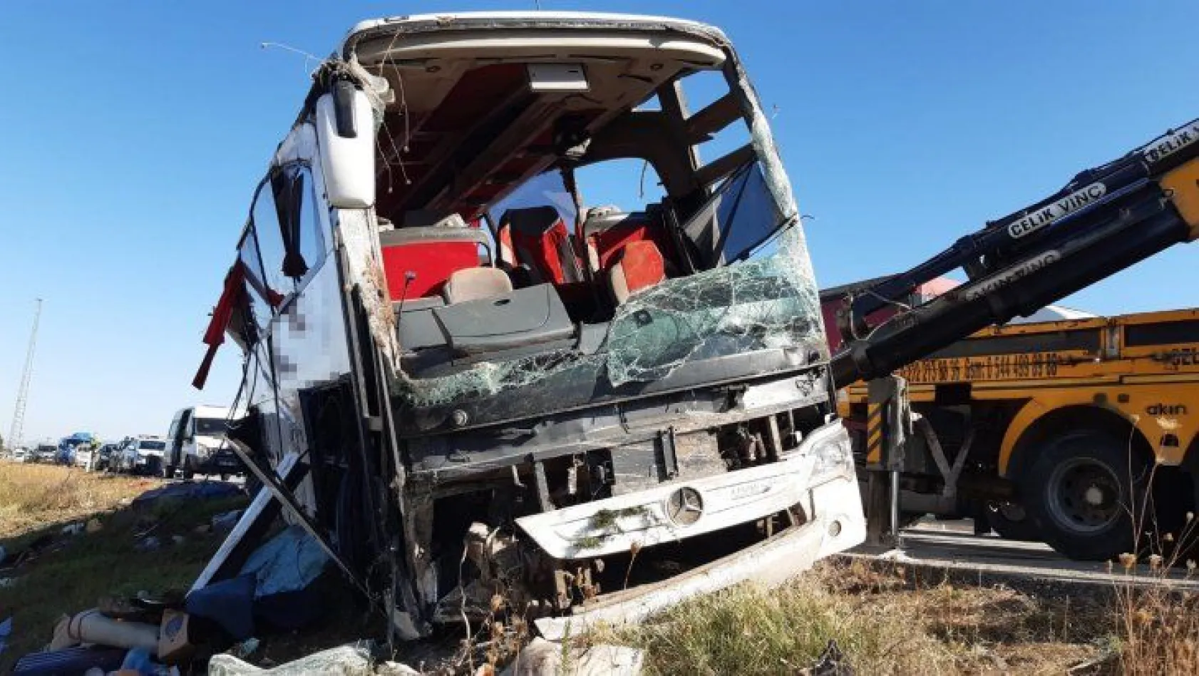 Afyonkarahisar'da yolcu otobüsü devrildi