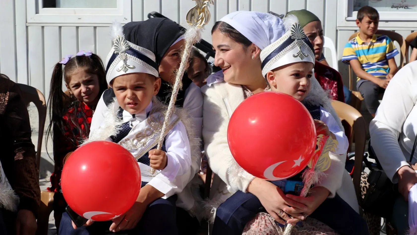Ahıska Türkü çocuklar için toplu sünnet şöleni