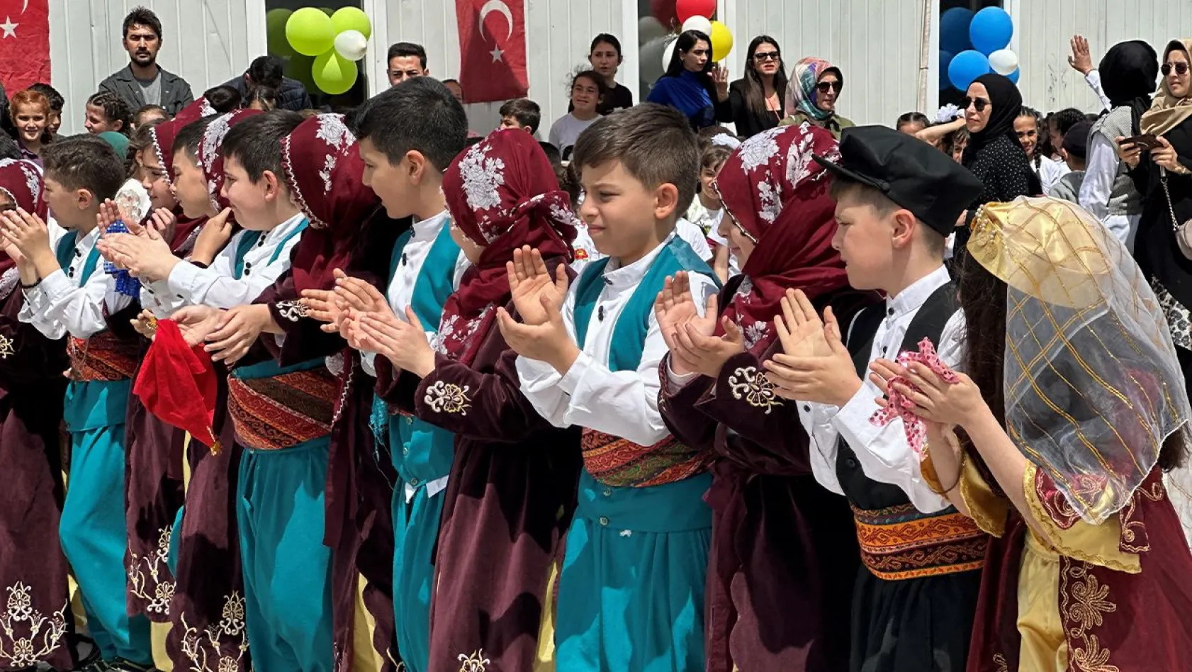 Ahıska Türkü öğrencilerden '23 Nisan' kutlaması